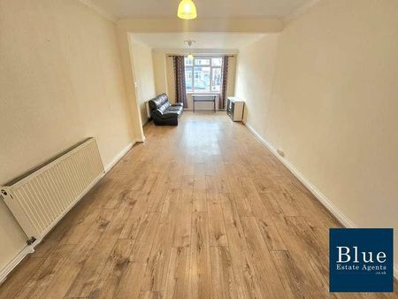 The Warren, Hounslow, Hounslow, TW5 - Photo 2