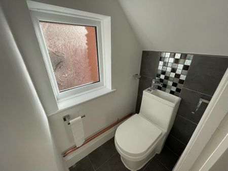 3 bedroom semi-detached house to rent - Photo 5