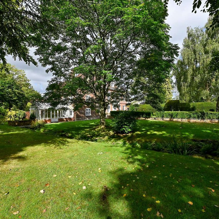 A substantial Grade II listed country home with mature maintained gardens - Photo 1