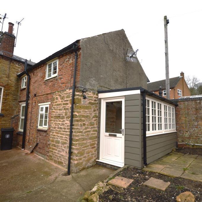 2 bedroom cottage to rent - Photo 1