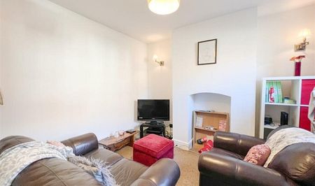 Spacious 4-bedroom house - Photo 2