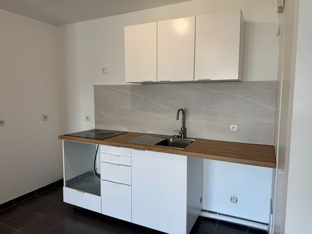 Appartement à louer - REIMS- POMMERY - Photo 2