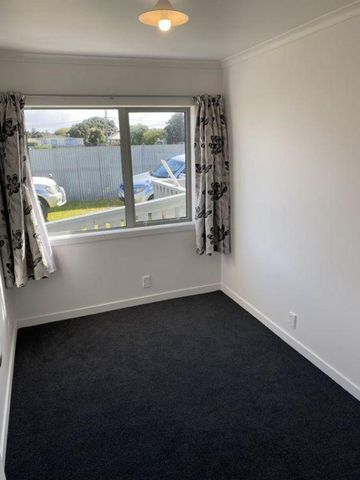 Modern Castlecliff family home - Photo 4