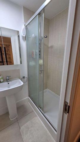 Churchill Road, Uxbridge, UB10 - Photo 4