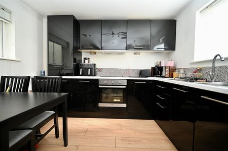 Apt 2, 61 Central Avenue, Bangor, BT20 3AU - Photo 2