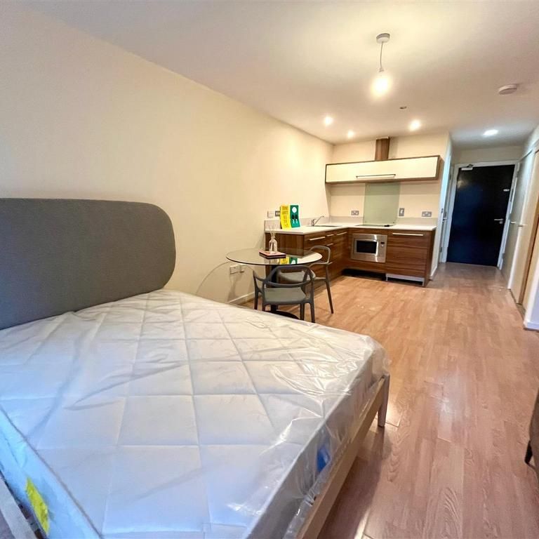 Studio to rent - Photo 1