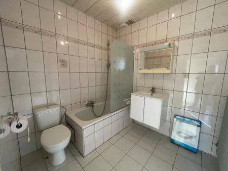 Comfortabele woning met 2 slaapkamers, garage en een ruim terras! - Foto 3