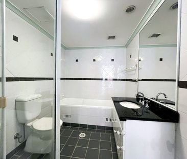 Sun Dwelling Two Bedroom in the Heart of Pyrmont – 'Mirage' Complex - Photo 6