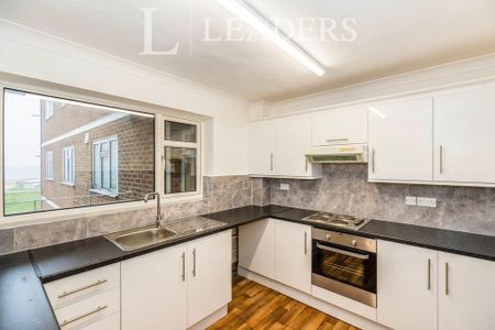 3 bedroom flat to rent - Photo 2