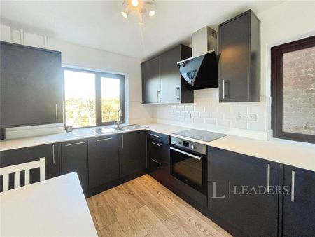 2 bedroom house to rent White Hedge Drive, St. Albans, AL3 - Photo 5