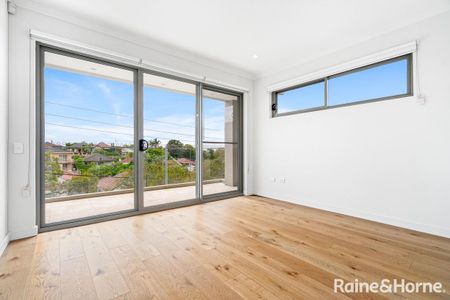 Luxury Family Home with Pool, Alfresco & Designer Finishes - Photo 4