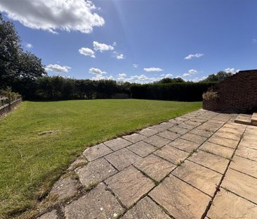 3 bedroom semi-detached house to rent - Photo 2