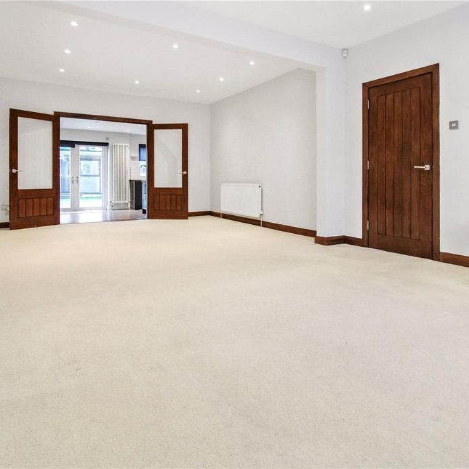 3 bedroom end of terrace house to rent - Photo 1