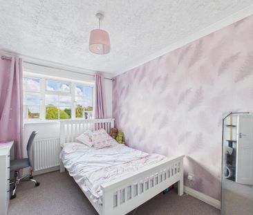 Southwark Close, Yateley, Hampshire, GU46 - Photo 4