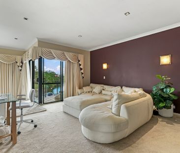 Luxury waterfront living with stunning marina views - Photo 6