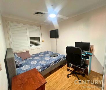 Spacious & Energy-Efficient 3-Bedroom Home near Penrith CBD - Photo 5