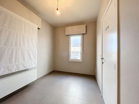 Zeer ruime villa met 4 slpkrs gelegen op TOP locatie - Photo 2