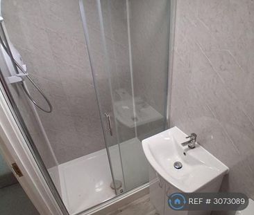 3 bedroom terraced house to rent - Photo 6