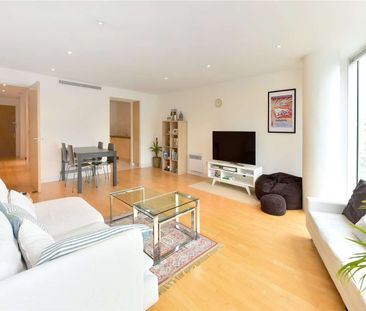 A light, bright and spacious three bedroom apartment situated on th... - Photo 4