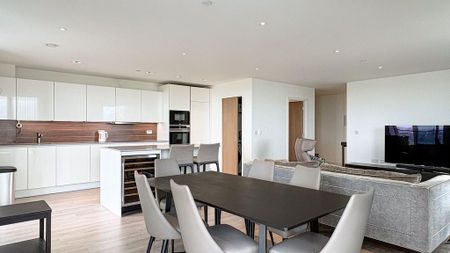 3 bedroom flat to rent - Photo 2