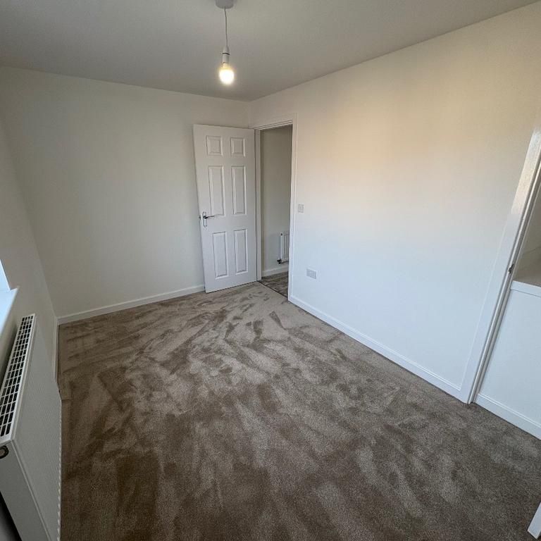 2 bedroom semi-detached house to rent - Photo 1