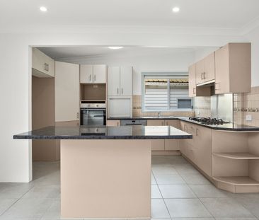 Wonderful Family Residence In Highly Desirable Location - Photo 2