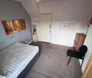 4 Bed Terraced House, Exeter Road, NG7 - Photo 3