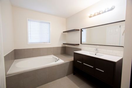 For Lease - 9 Queensland Crescent, Caledon, Ontario - Photo 5