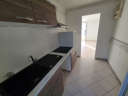 Location Appartement 4 pièces 69m² MARSEILLE 14ème - Photo 2