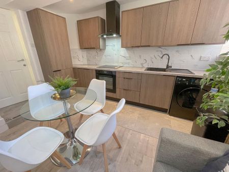 3 bedroom flat to rent - Photo 5