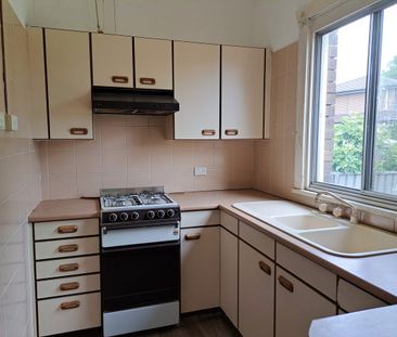 $900/PW 3-4 Bedrooms 1 Bathroom - Photo 5