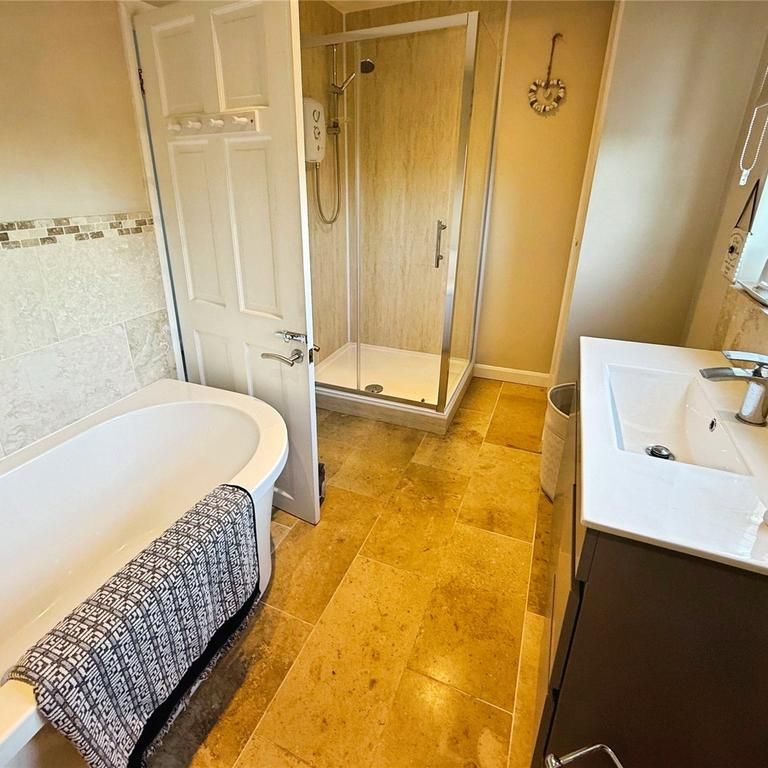 3 bedroom detached house to rent - Photo 1