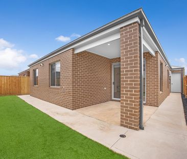 7 Ardsley Street, Manor Lakes, Vic 3024 - Photo 2