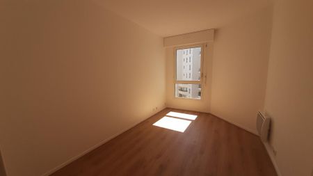 location Appartement F4 DE 92.4m² À PARIS - Photo 2