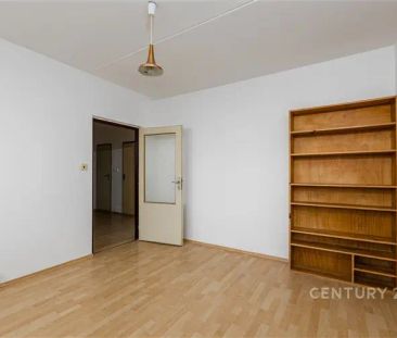 Prostorný a částečně zařízený byt 4+1 k pronájmu v Bzenecké ulici v... - Photo 6