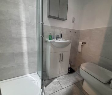 Rosemont Walk (room 1), Bramley, Leeds - Photo 6