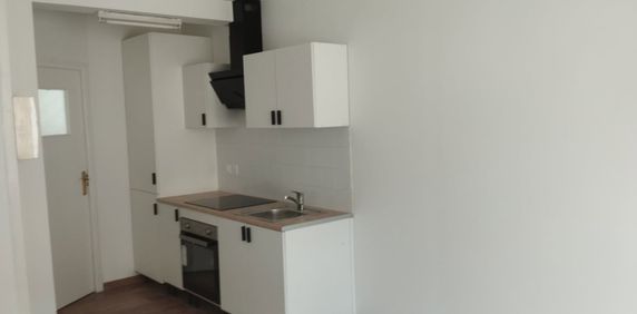 Location Appartement 1 pièce 18m² HAZEBROUCK 59190 - Photo 2