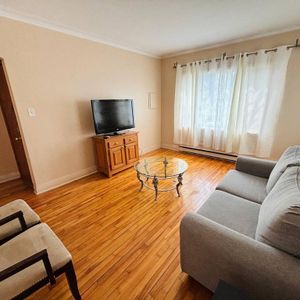 Appartement 3 1/2 rénové avec vue sur la rivière, entièrement meublé, laveuse/sécheuse - Photo 2