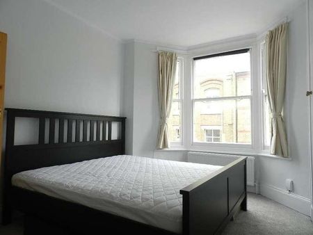 Warriner Gardens, First Floor Flat, London, SW11 - Photo 2