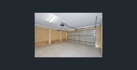 SPACIOUS HOME - INCLUDES OUTDOOR ENTERTAINING AREA & MODERN FEATURES - Photo 4