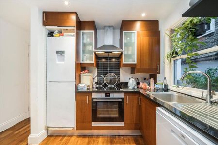 3 bedroom flat to rent - Photo 4