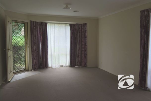 COSY THREE BEDROOM HOME! - Photo 1