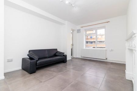 Newly refurbished 3 bedroom flat in Old Street - Photo 3
