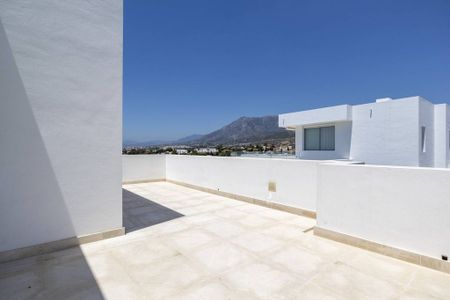 4 bedroom luxury Villa for rent in Marbella, Andalusia - Photo 2