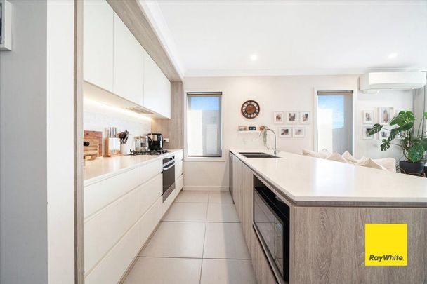 Lovely and Modern Family Home - Close to Amenities - Photo 1