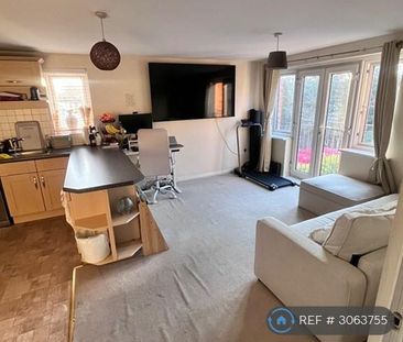 1 bedroom in a flat share to rent - Photo 2