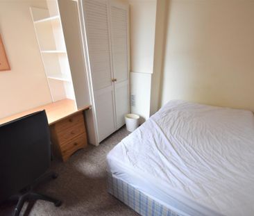 4 bedroom terraced house to rent - Photo 2