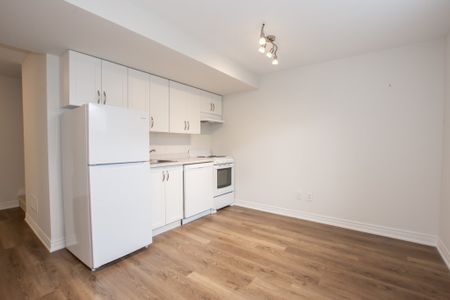 **ALL INCLUSIVE** 1 Bedroom Lower Unit in Welland!! - Photo 2