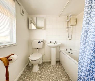 4 bedroom bungalow to rent - Photo 1