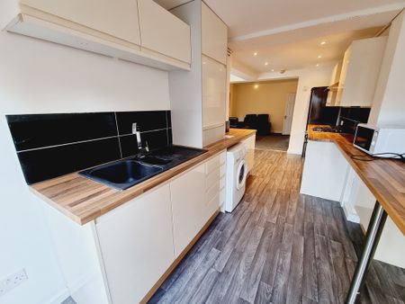 3 Bed Student Accommodation - Photo 4